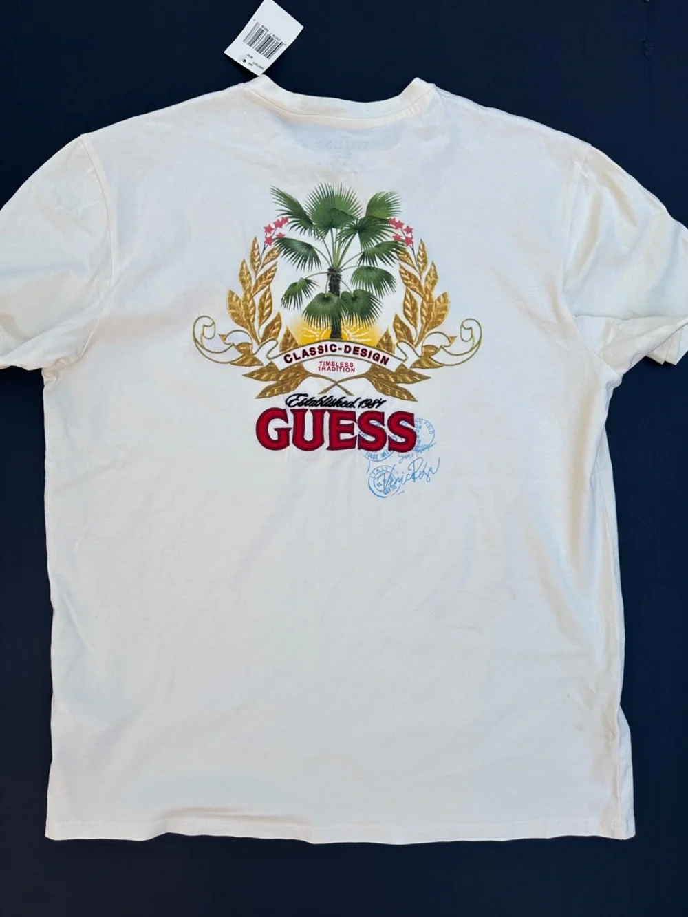New GUESS White Short-Sleeve Tee with Tropical Crest Graphic SZ L - Picture 4 of 9